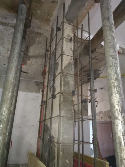 Pilar de concreto submetido a recuperação e reforço estrutural
